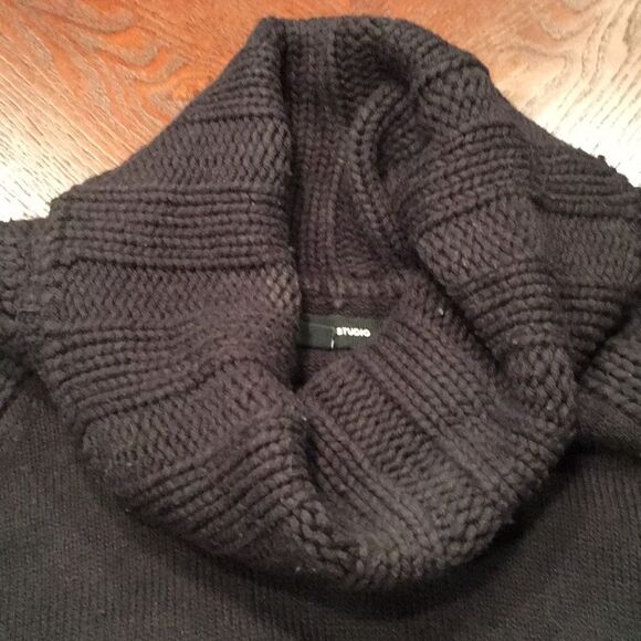 Women's Express Black Chunky cowl Neck Sweater Size M - Picture 3 of 5